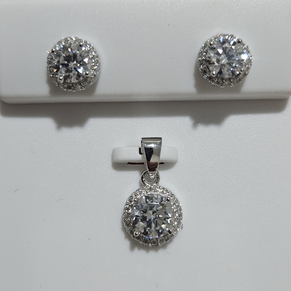 Jewelry - Beautiful 3ct Real Moissanite Halo Setting Earring & Pendant Set